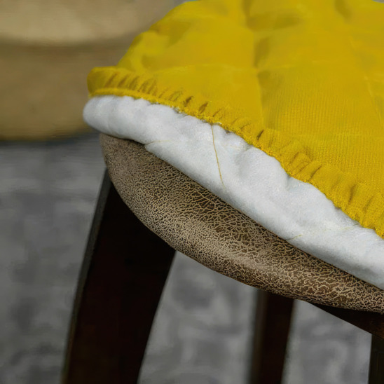 The cover on the stool is sealed, yellow - صور 4