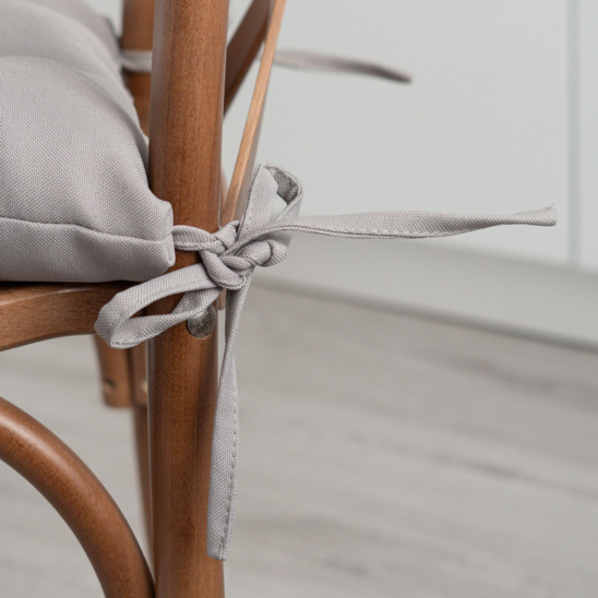 Cushion with ties for a chair, light grey - photo 4